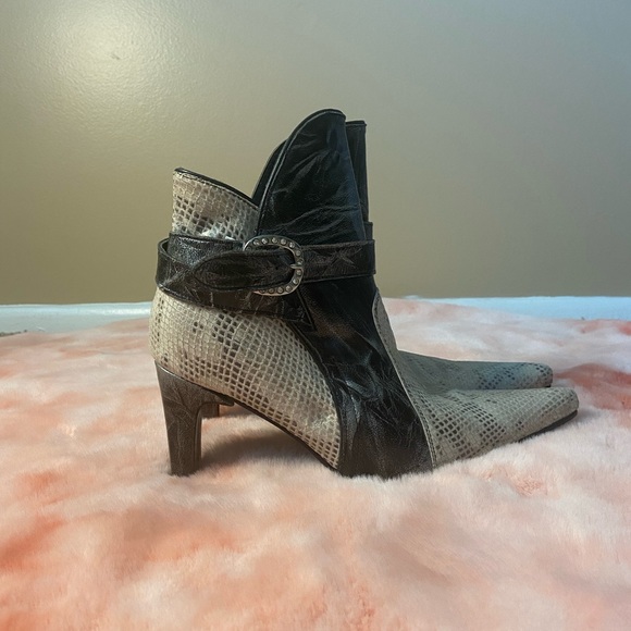 ❤️ Dos de Oro Boots - Picture 8 of 16